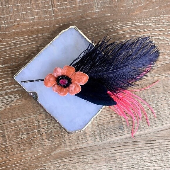 Handmade flower and feather beaded hair pin - Picture 1 of 5